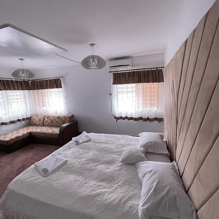 Apartelim Manastirea Humorului Exterior photo